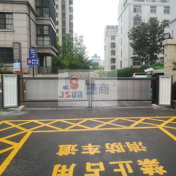 扬州市京杭明珠小区停车场广告道闸